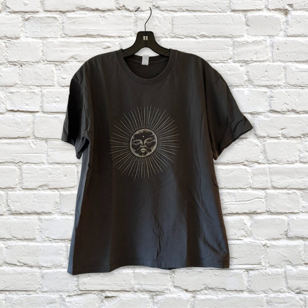 Caribbean Seal Grey Sun Graphic T-Shirt | Men’s Large